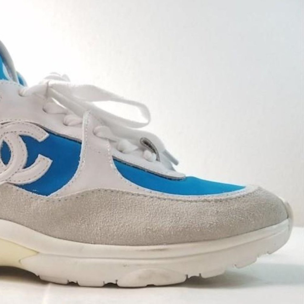 CHANEL 2018 Interlocking CC Logo High Top Sneakers - Picture 5 of 8